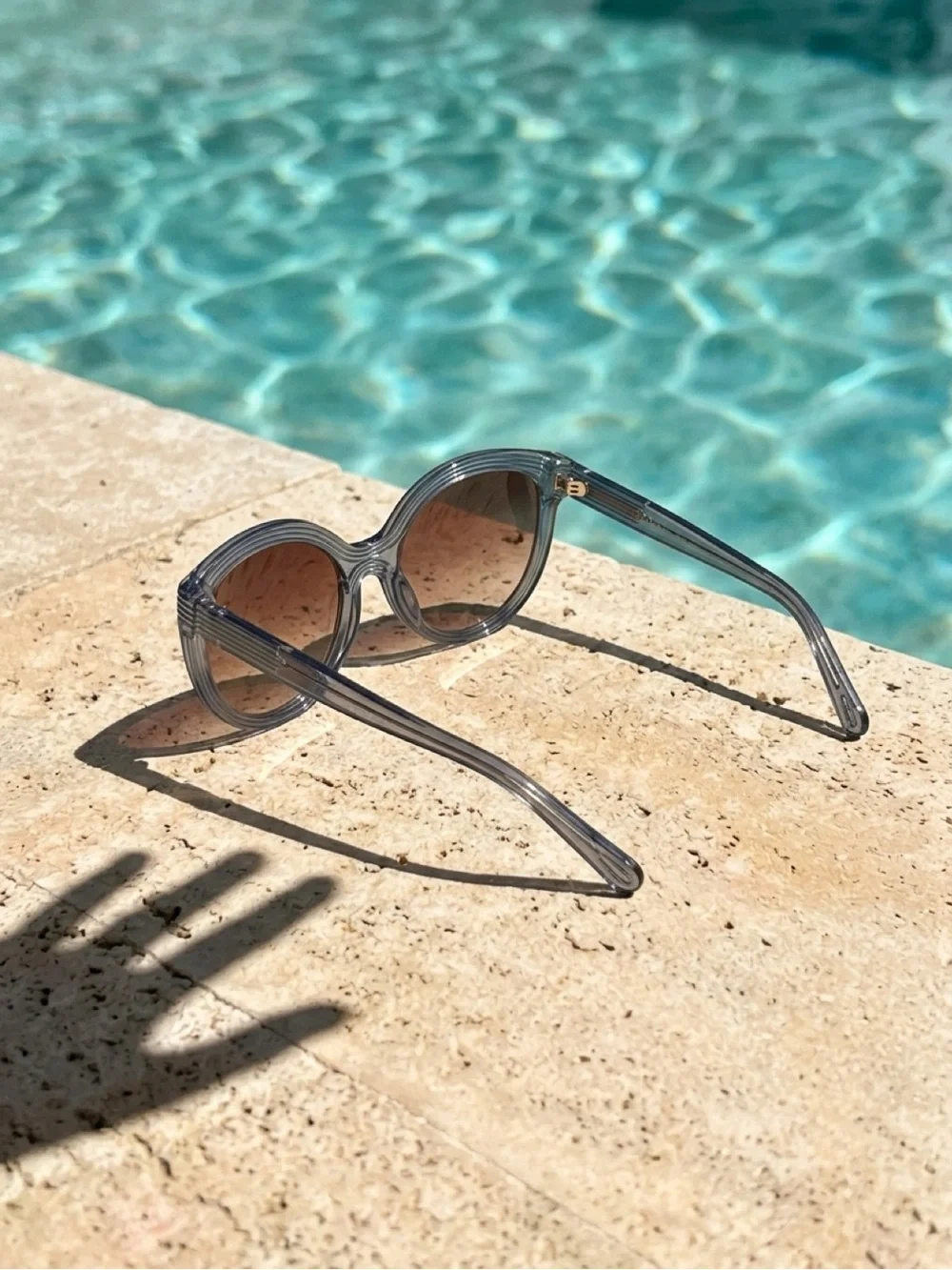 Chole gray Round Sunglasses with Tan Suede Case